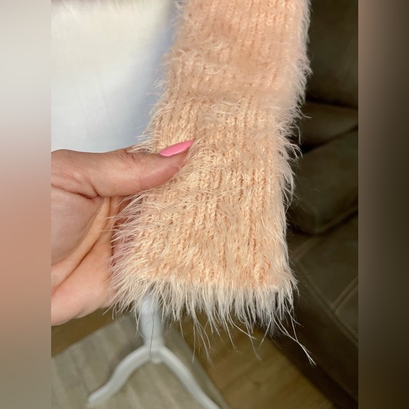 AS SEEN ON LEA MICHELLE Lover & Friends Blush Eyelash Crop Sweater Sz S - Picture 7 of 14